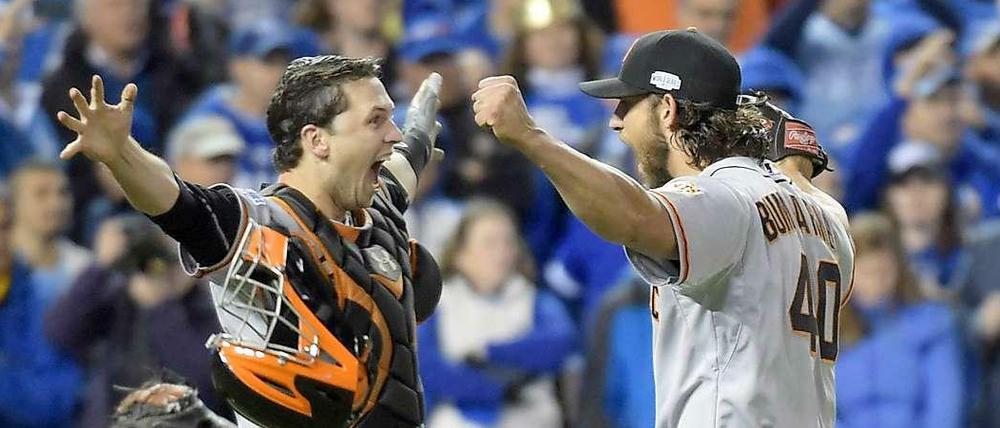 Matchwinner: Pitcher Madison Bumgarner (r.) rettete die 3:2-Führung der Giants über die letzten fünf Innings ins Ziel.