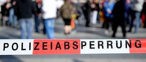 In Köln war es zu massiven Ausschreitungen gekommen. Nun ist die Furcht groß, dass sich Ähnliches in Berlin wiederholt.