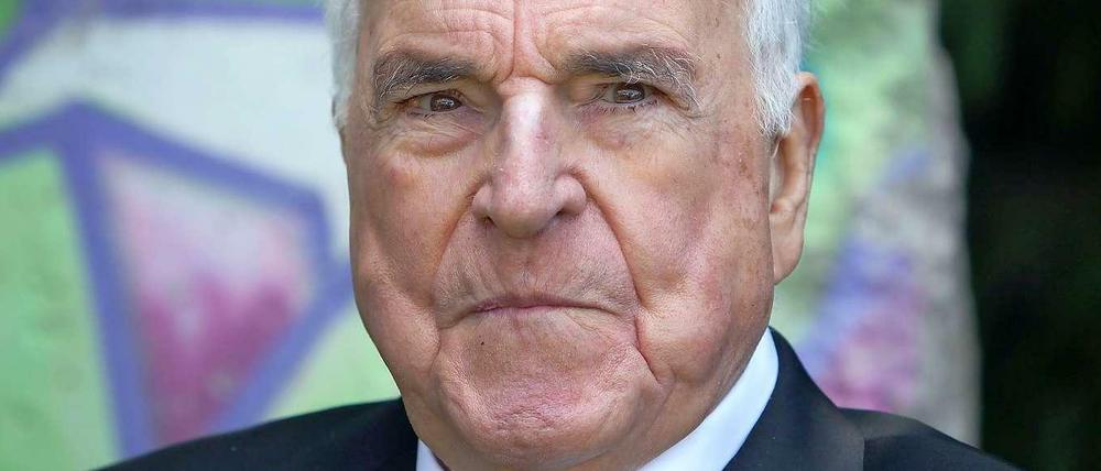 Altkanzler Helmut Kohl am 16. Mai 2014 in Oggersheim. Kohl gibt ins einem neuen Buch seinem Nachfolger Gerhard Schröder die Schuld an der Schuldenkrise in der Eurozone.