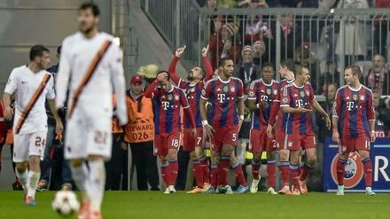 Routinierte Freude: Bayerns Spieler beim Torjubel nach dem 1:0 durch Franck Ribery (4. v. l.).