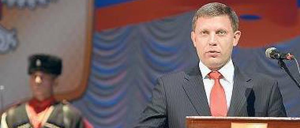 Wahlsieger Alexander Sachartschenko ließ sich am Dienstag als Präsident der „Volksrepublik Donezk“ vereidigen.