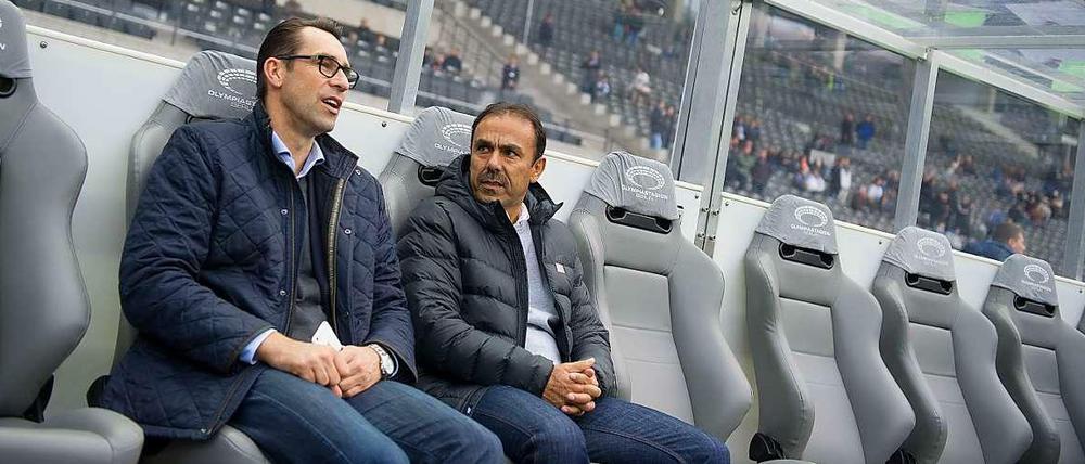 Gemeinsame Zukunft bei Hertha BSC: Michael Preetz (l.) ist zufrieden mit der Arbeit von Trainer Jos Luhukay (r.)