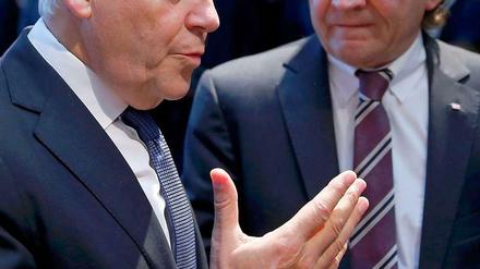 Mit allen Mitteln wollen Bahn-Chef Rüdiger Grube (links) und sein Personalvorstand Ulrich Weber die Lokführer stoppen. 