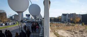 Eine Grenze aus leuchtenden Luftballons. 25 Jahre nach dem Mauerfall gedenkt ganz Deutschland der Ereignisse '89. Daraus muss nun auch etwas folgen.