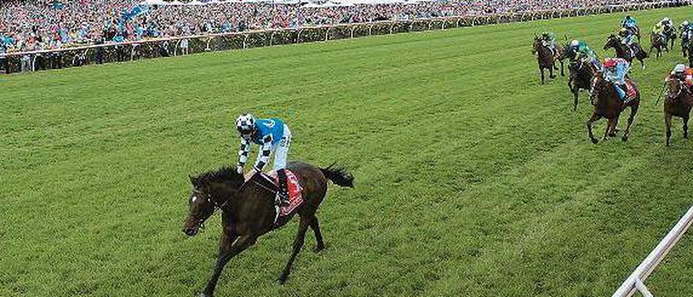 Großer Turf. Jockey Ryan Moore ließ der Konkurrenz mit Protectionist keine Chance.