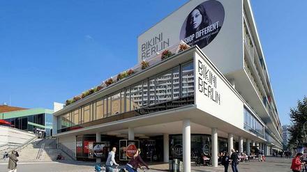 Anders einkaufen. „Shop different“, wirbt das vor einem halben Jahr eröffnete „Bikini Berlin“ am Zoo für sein Konzept mit vielen Designerläden und wenig Filialisten.
