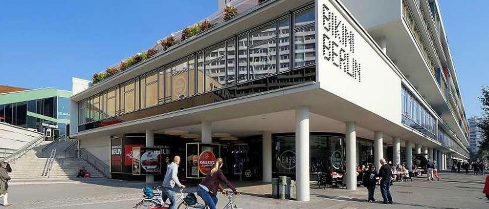 Anders einkaufen. „Shop different“, wirbt das vor einem halben Jahr eröffnete „Bikini Berlin“ am Zoo für sein Konzept mit vielen Designerläden und wenig Filialisten.