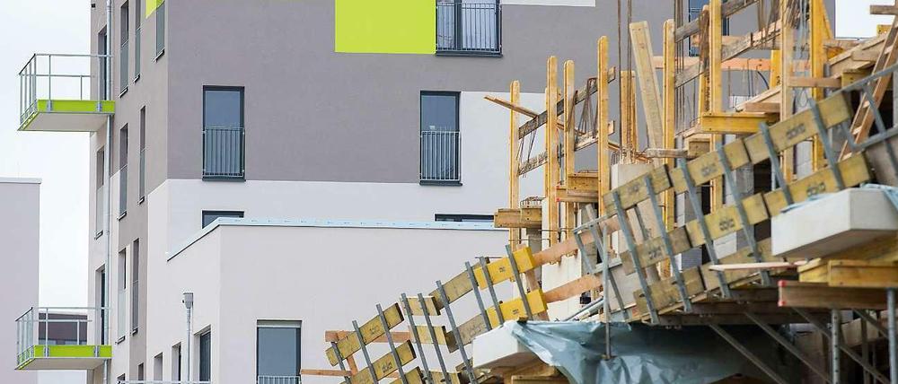 Mangelware Mietwohnung. Privaten Investoren könnte die Lust am Neubau wegen der hohen Kosten für den energieeffizienten Ausbau bald vergehen. Das fürchten zumindest die Miet- und Baubranchen.
