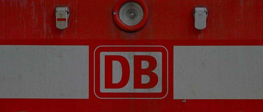 Der Unfall ereignete sich auf dem von Regional- und Fernzügen der Bahn befahrenen Gleisen. 