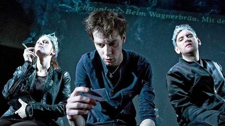 Iris Becher, Moritz Gottwald und Sebastian Schwarz an der Schaubühne