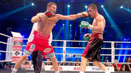 Die beiden deutschen Profiboxer Robert Stieglitz (l.) und Felix Sturm boxten in Stuttgart.