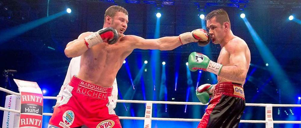 Die beiden deutschen Profiboxer Robert Stieglitz (l.) und Felix Sturm boxten in Stuttgart.