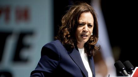 08.09.2021, USA, San Leandro: Kamala Harris, Vizepräsidentin der USA, spricht gegen die Abberufung des kalifornischen Gouverneurs Gavin Newsom. Foto: Noah Berger/AP/dpa +++ dpa-Bildfunk +++