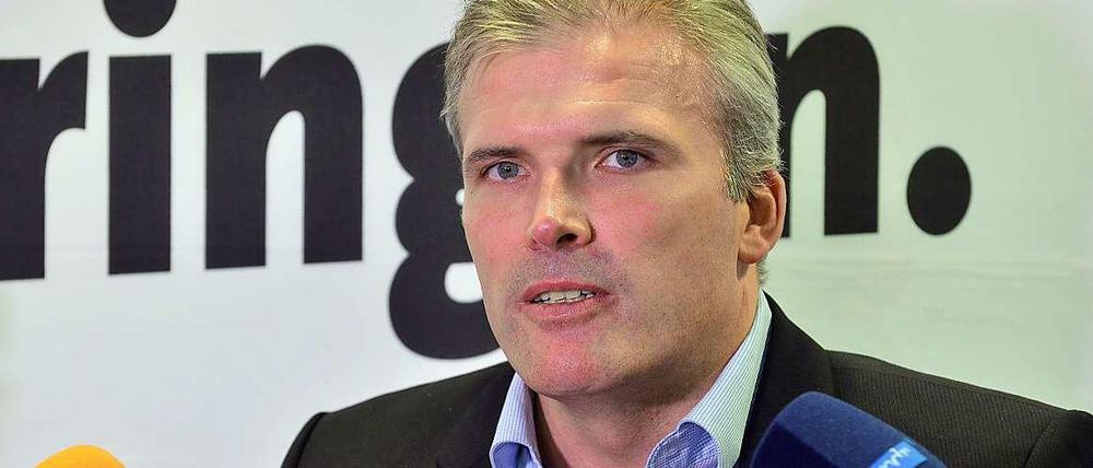 Thüringens SPD-Chef Andreas Bausewein bei der Bekanntgabe des Ergebnisses.