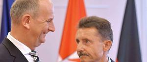 Der alte und neue brandenburgische Ministerpräsident Dietmar Woidke ernennt Karl-Heinz Schröter zum Minister für Inneres und Kommunales.