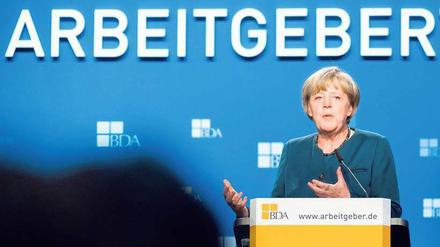 Mehr als Worte hatte Bundeskanzlerin Angela Merkel (CDU) den Unternehmern auf dem Arbeitgebertag nicht zu schenken. Applaus bekam sie dennoch. 