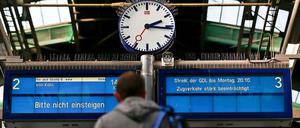 Die Bahn kommt - irgendwann. Ein "Tarifdiktat" wolle die Bahn über die GDL ausüben, moniert die Gewerkschaft. Damit "provoziere" sie neue Arbeitskämpfe. 