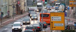 Geld für die Kommunen. Viele Bundesstraßen führen durch Städte und Gemeinden. Diese könnten eine Beteiligung an der Maut einfordern.