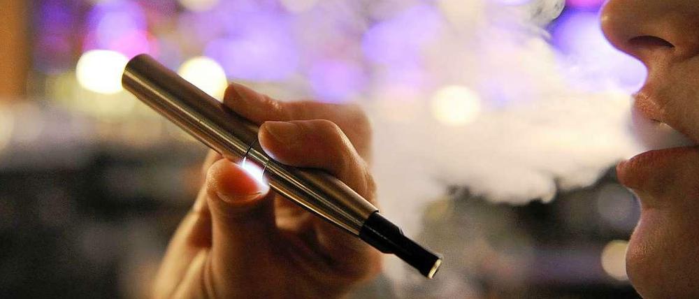 Umstritten: die E-Zigarette wird ein Fall für die Justiz.