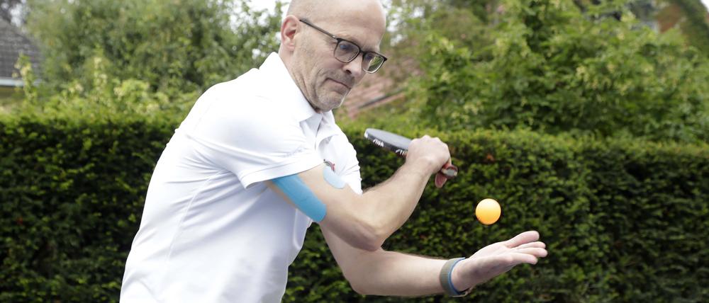Jens Greve, an Parkinson erkrankter Berliner, der mit Tischtennis seine Krankheit bekaempft und jetzt in Berlin sogar eine WM für erkrankte TT-Spieler organisiert.
Copyright: Sven Darmer, 2. 9. 2021