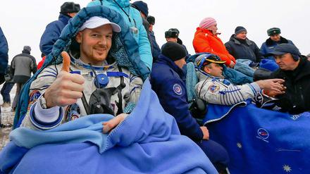 Erschöpft, aber glücklich: Der deutsche Astronaut Alexander Gerst nach seiner Rückkehr auf die Erde.