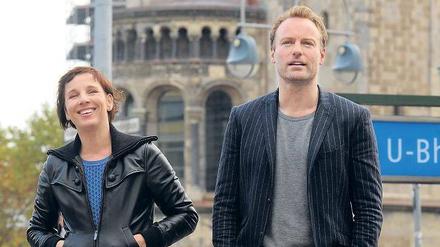 Die Kommissare, die Stadt und der Tod. Meret Becker ist als Nina Rubin die Chefin im neuen RBB-„Tatort“-Team. Ihr Kollege Robert Karow, gespielt von Mark Waschke, ist blitzgescheit, aber eher ein Eigenbrötler. Die Auftaktfolge „Das Muli“ kommt am 22. März 2015 ins Fernsehen. Foto: dpa