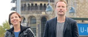Die Kommissare, die Stadt und der Tod. Meret Becker ist als Nina Rubin die Chefin im neuen RBB-„Tatort“-Team. Ihr Kollege Robert Karow, gespielt von Mark Waschke, ist blitzgescheit, aber eher ein Eigenbrötler. Die Auftaktfolge „Das Muli“ kommt am 22. März 2015 ins Fernsehen. Foto: dpa