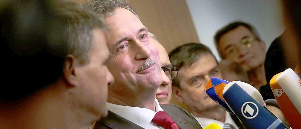 So sehen Sieger aus. Claus Weselsky nach dem Sieg der GDL vor dem hessischen Landesarbeitsgericht.