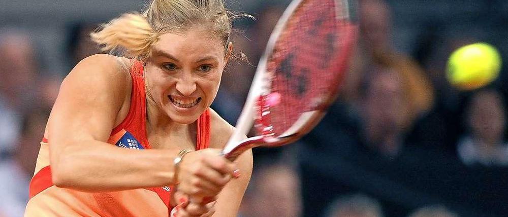 Angelique Kerber, 26, wurde in Bremen geboren und spielt seit 2003 auf der WTA-Profitour, auf der sie bislang drei Turniere gewann. Die Weltranglistenzehnte trifft am Wochenende im Finale des Fed-Cups in Prag mit dem deutschen Team auf Tschechien.