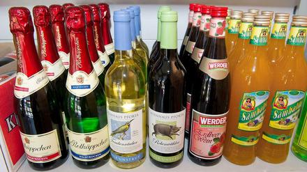 Nicht nur Sekt kommt aus dem Osten - beliebt sind beispielsweise auch Obstweine aus Brandenburg.