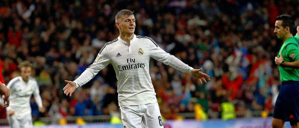 Toni Kroos bejubelt sein erstes Tor für Real Madrid.