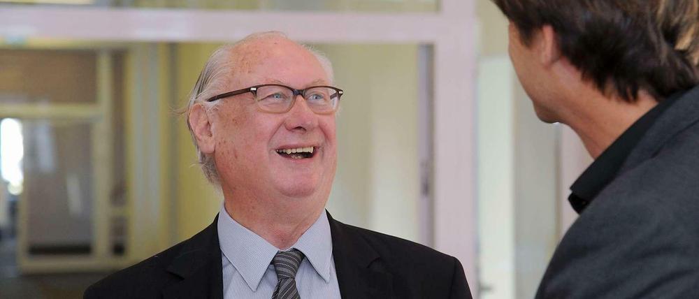Willkommen im Tagesspiegel. Stadtplaner Florian Mausbach, von 1995 bis 2009 Präsident des Bundesamtes für Bauwesen und Raumordnung, wird von Chefredakteur Lorenz Maroldt begrüßt.