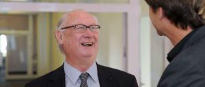 Willkommen im Tagesspiegel. Stadtplaner Florian Mausbach, von 1995 bis 2009 Präsident des Bundesamtes für Bauwesen und Raumordnung, wird von Chefredakteur Lorenz Maroldt begrüßt.