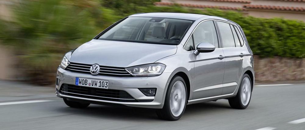 Jetzt mit Bügelkanten: Der VW Golf Sportsvan kommt mit neuem Design deutlich dynamischer daher. Er soll nun auch Familien und freizeitorientierte Kundschaft locken.