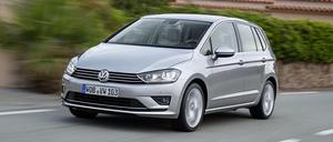 Jetzt mit Bügelkanten: Der VW Golf Sportsvan kommt mit neuem Design deutlich dynamischer daher. Er soll nun auch Familien und freizeitorientierte Kundschaft locken.