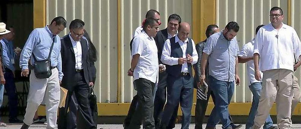 Angehörige und Ermittler bei einem Treffen während der Untersuchungen zum spurlosen Verschwinden von mehr als 40 Studenten in Mexiko.