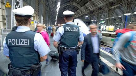 Bundespolizisten am Bahnhof in Frankfurt am Main