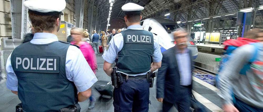 Bundespolizisten am Bahnhof in Frankfurt am Main