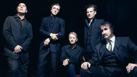 Helden des Lärms. Blixa Bargeld (2.v.l.) und seine Mitstreiter Rudolf Moser, Jochen Arbeit, N.U. Unruh und Alexander Hacke.