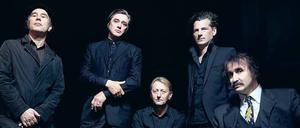 Helden des Lärms. Blixa Bargeld (2.v.l.) und seine Mitstreiter Rudolf Moser, Jochen Arbeit, N.U. Unruh und Alexander Hacke.