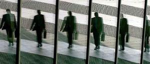 Graue Herren. Finanzfirmen müssen sich künftig an strengere Regeln halten.