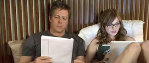 Hugh Grant gibt in "Wie schreibt man Liebe?" den Gastdozenten.