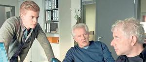 Fahr doch schon mal den Wagen vor. Die Namen der Münchner „Tatort“-Kommissare Franz Leitmayr (Udo Wachtveitl, r.) und Ivo Batic (Miroslav Nemec, Mitte) stammen aus den 90er Jahren. Assistent Kalli (Ferdinand Hofer) ist dagegen frisch getauft.