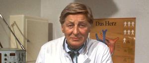 Ein Gesicht Berlins. Günter Pfitzmann als Dr. Brockmann in der Serie „Praxis Bülowbogen“. Der beliebte Schauspieler starb 2003.