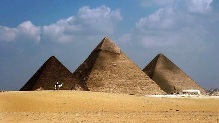 Drei deutsche Hobbyarchäologen haben aus der Cheops-Pyramide illegal Proben entnommen und sind zu fünf Jahren Haft verurteilt worden.
