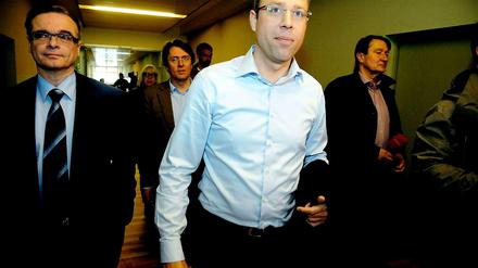 Unter Aufklärungsdruck. Lageso-Chef Franz Allert (links) und Sozialsenator Mario Czaja müssen die Affäre aufklären.