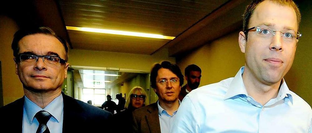 Unter Aufklärungsdruck. Lageso-Chef Franz Allert (links) und Sozialsenator Mario Czaja müssen die Affäre aufklären.