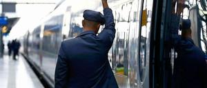 Verkaufen oder nicht? Bevor die Bahn 2008 an die Börse sollte, fuhr sie einen heftigen Sparkurs.