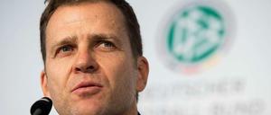 Fokussiert: Oliver Bierhoff auf der DFB-PK vor dem Spiel gegen Gibraltar.