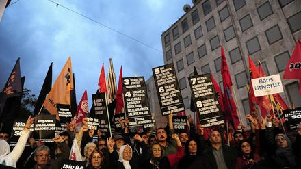 Kurden protestieren gegen den Terror des IS - und die türkische Regierung